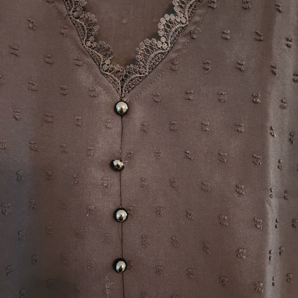 (4 For $20)Wonens Black Blouse with Lace Cap Sleve Stylish Buttons.  Size SP. - Picture 3 of 5